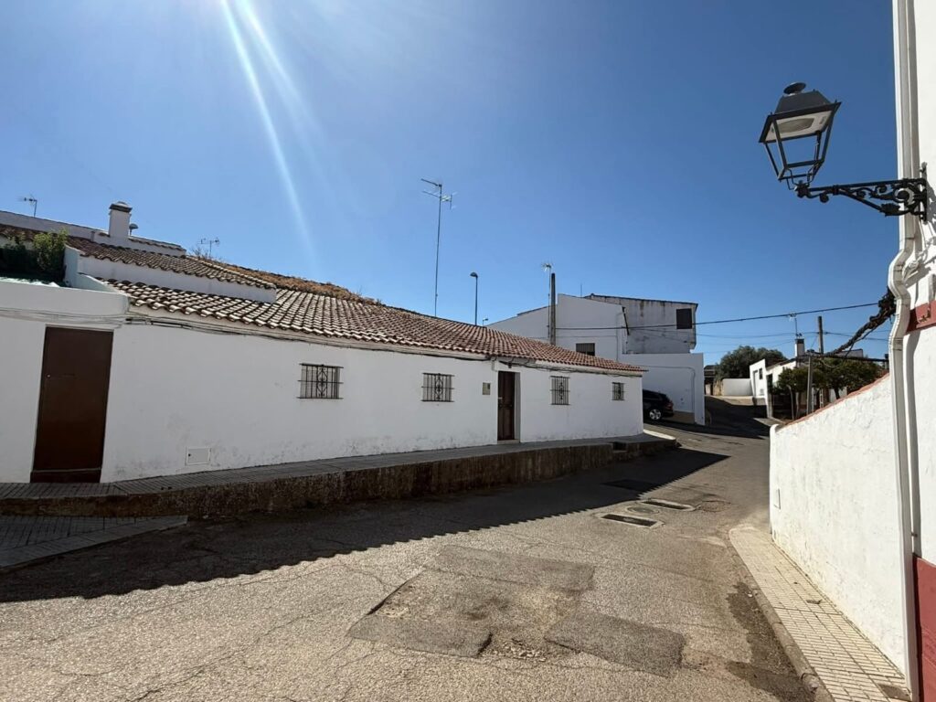 Caserón con corral en San Benito de la Contienda (Olivenza) Caserón con corral en San Benito de la Contienda (Olivenza)
