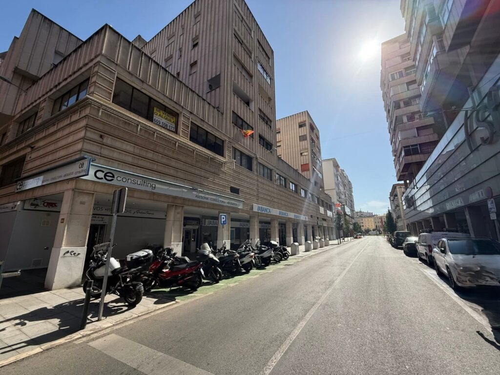 Local en entreplanta en Avenida Juan Carlos I de 250 metros cuadrados aproximadamente Local en entreplanta en Avenida Juan Carlos I de 250 metros cuadrados aproximadamente