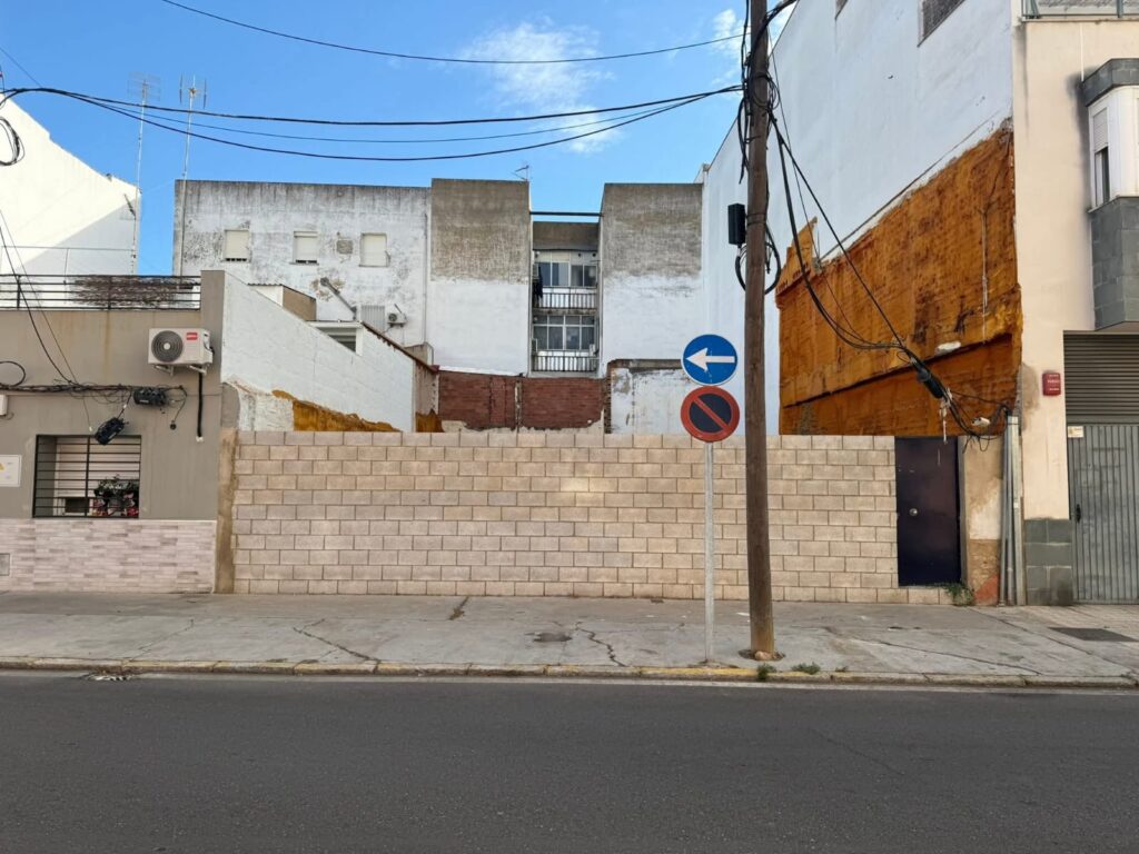 Terreno de 250 metros cuadrados en San Roque Terreno de 250 metros cuadrados en San Roque