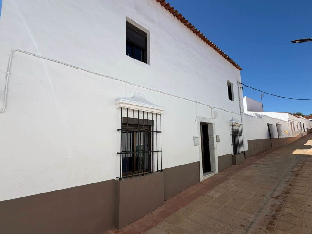 Casa con cochera y gran patio en Olivenza Casa con cochera y gran patio en Olivenza