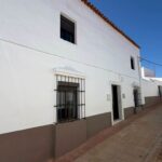 Casa con cochera y gran patio en Olivenza